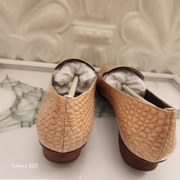 Vince Camuto "Kikie" cream puff patent Croco loafers. NIB. Size 8.5 - Picture 8 of 12